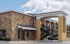 Super 8 By Wyndham San Antonio Near Fort Sam Houston